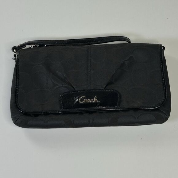 Coach Black Shoulder Bag with Monogram Design - Picture 4 of 12